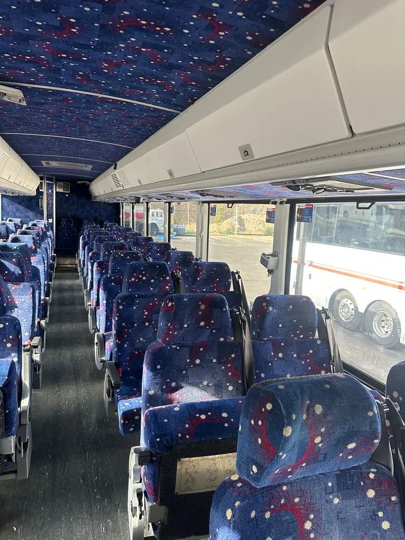 2012 MCI D4505 ADA - Thumbnail 4 2012 MCI D4505 ADA - Thumbnail 4