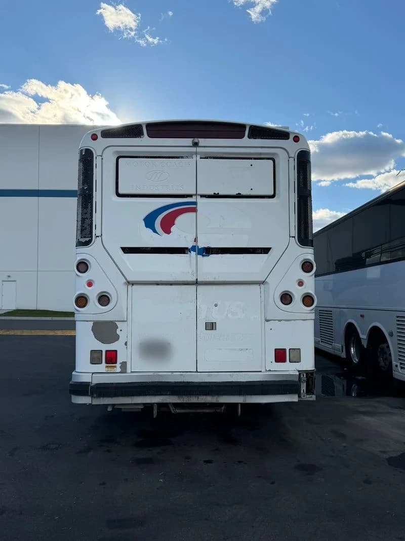 2012 MCI D4505 ADA - Thumbnail 7 2012 MCI D4505 ADA - Thumbnail 7