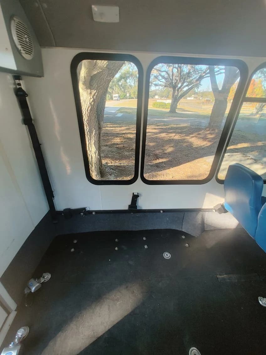 2020 Ford F-550 Eldorado Bus - Thumbnail 5 2020 Ford F-550 Eldorado Bus - Thumbnail 5