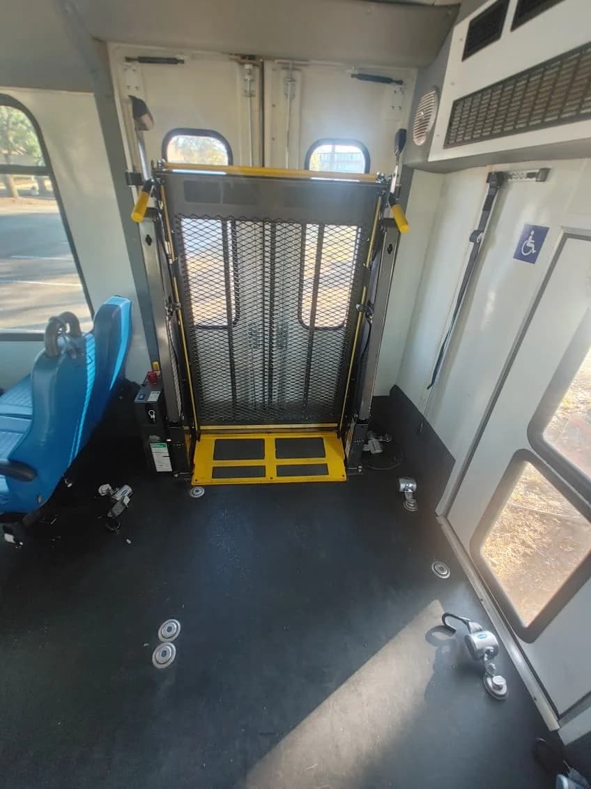 2020 Ford F-550 Eldorado Bus - Thumbnail 4 2020 Ford F-550 Eldorado Bus - Thumbnail 4