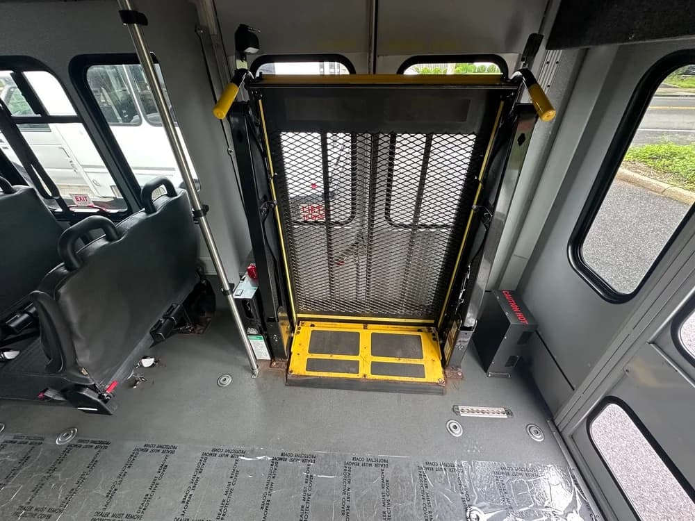 2017 Ford E-450 Superduty - Thumbnail 12 2017 Ford E-450 Superduty - Thumbnail 12