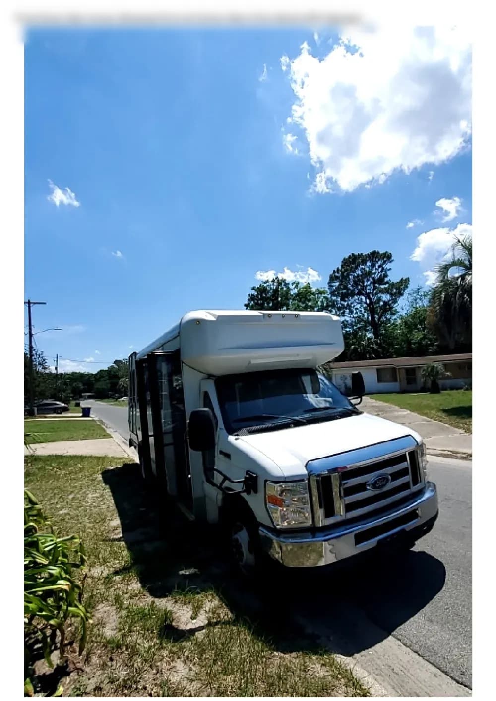 2017 Ford E-450 Superduty - Thumbnail 3 2017 Ford E-450 Superduty - Thumbnail 3