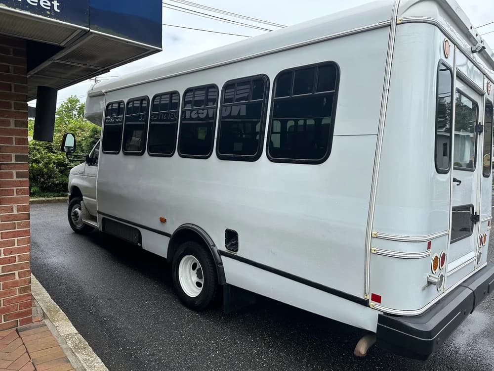 2017 Ford E-450 Superduty - Thumbnail 8 2017 Ford E-450 Superduty - Thumbnail 8