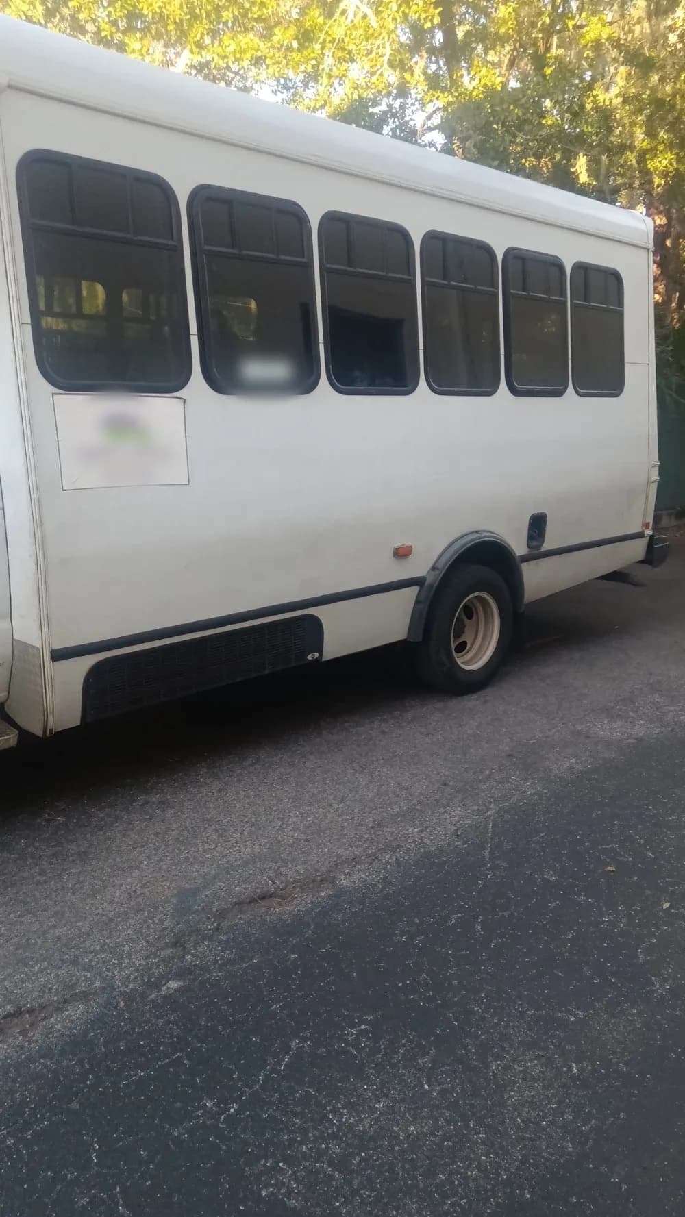 2013 Ford Superduty E-350 - Thumbnail 3 2013 Ford Superduty E-350 - Thumbnail 3