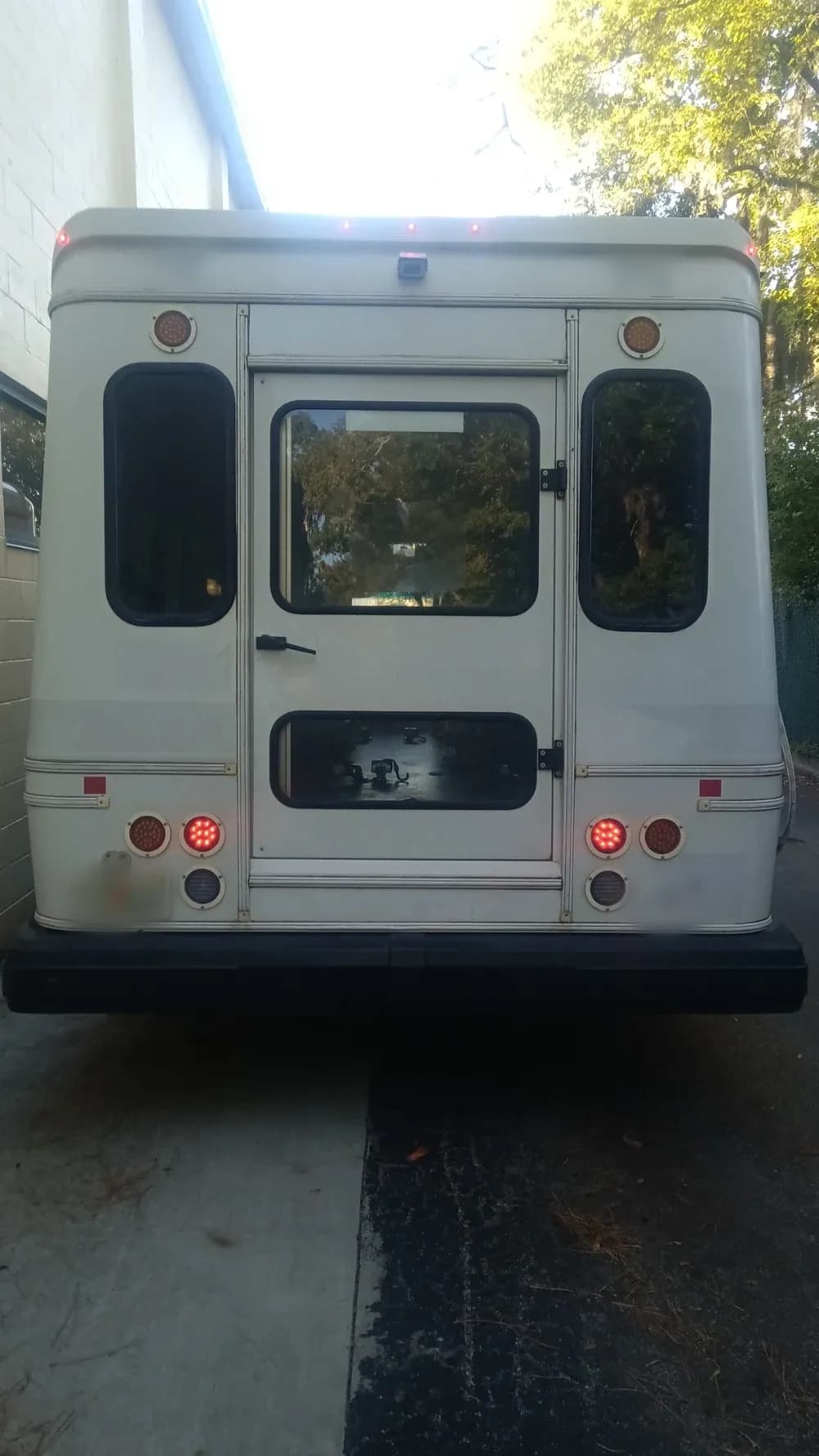 2013 Ford Superduty E-350 - Thumbnail 5 2013 Ford Superduty E-350 - Thumbnail 5