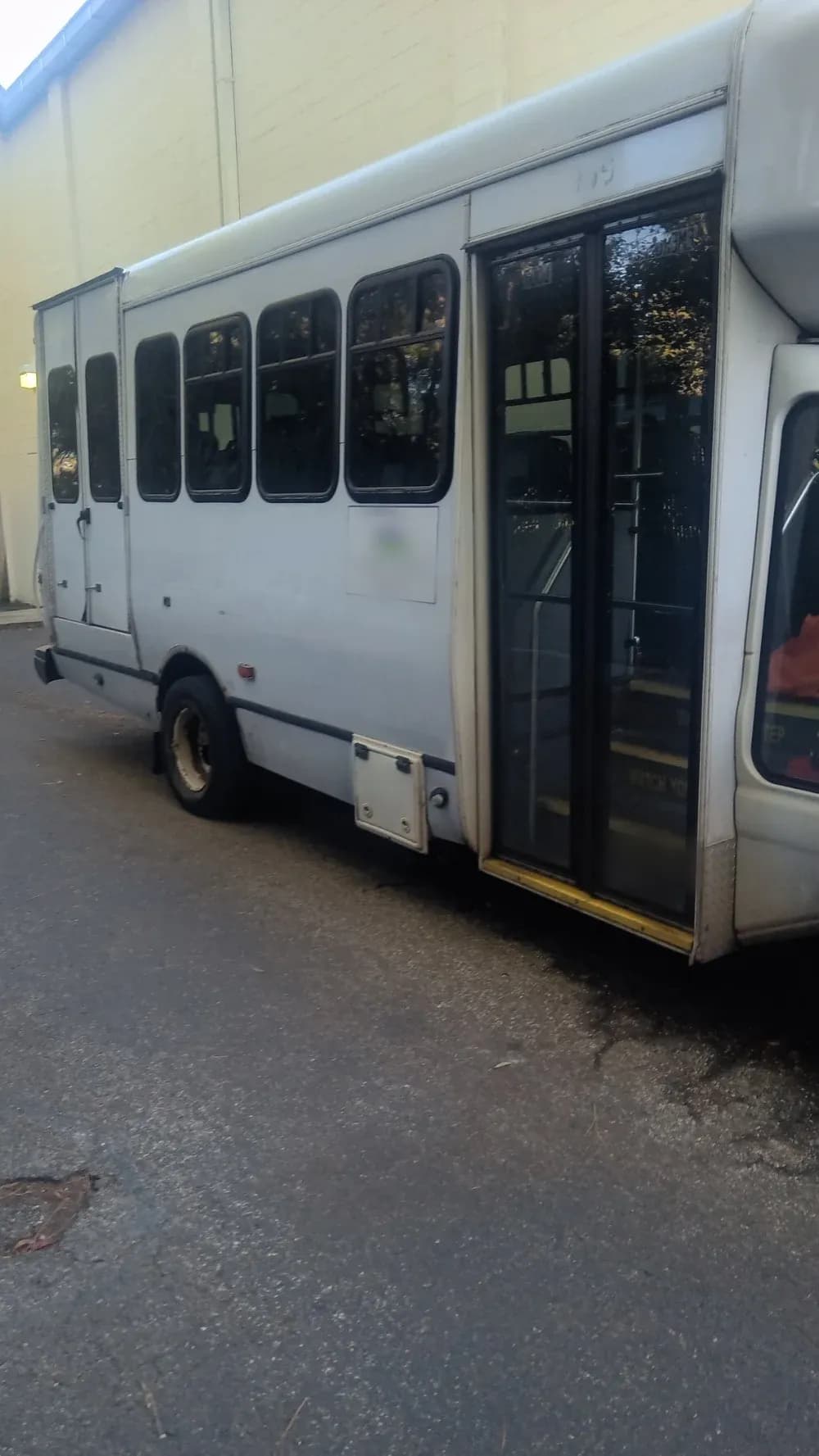 2013 Ford Superduty E-350 - Thumbnail 6 2013 Ford Superduty E-350 - Thumbnail 6