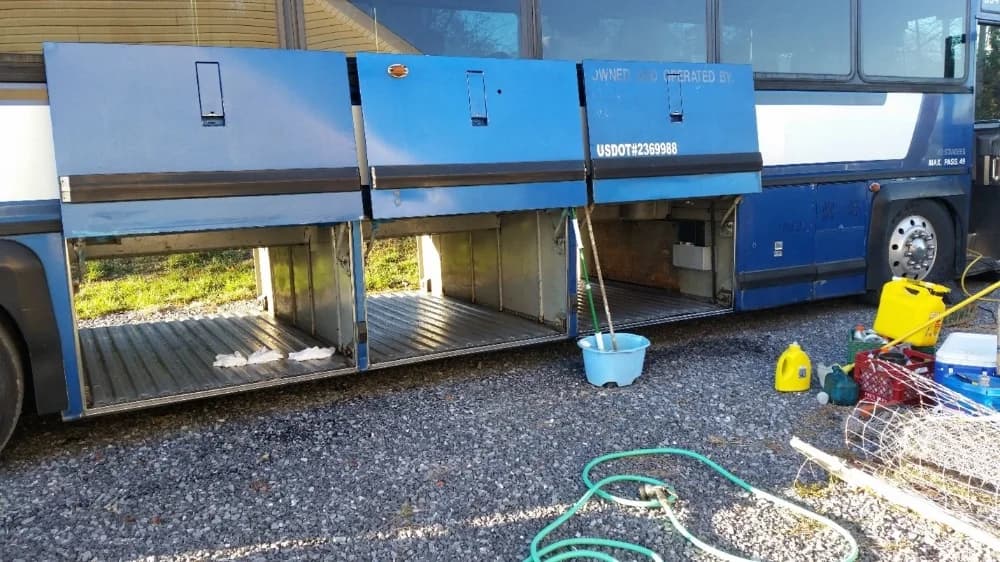 1989 MCI 102-C3 - Thumbnail 3 1989 MCI 102-C3 - Thumbnail 3