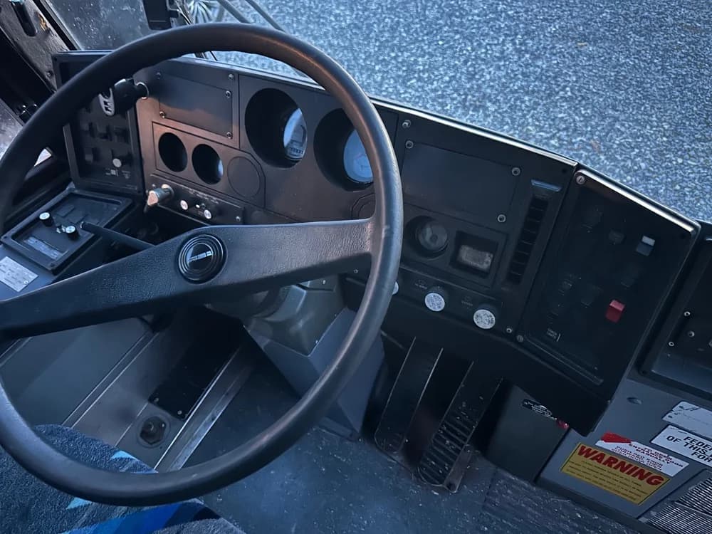 1989 MCI 102-C3 - Thumbnail 14 1989 MCI 102-C3 - Thumbnail 14