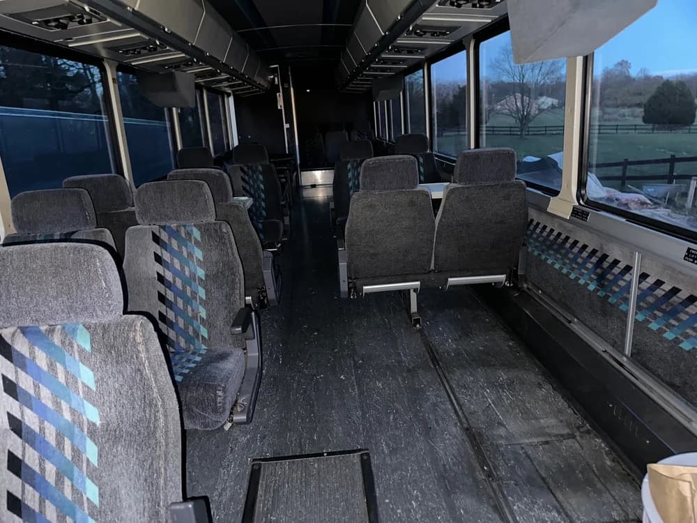 1989 MCI 102-C3 - Thumbnail 15 1989 MCI 102-C3 - Thumbnail 15