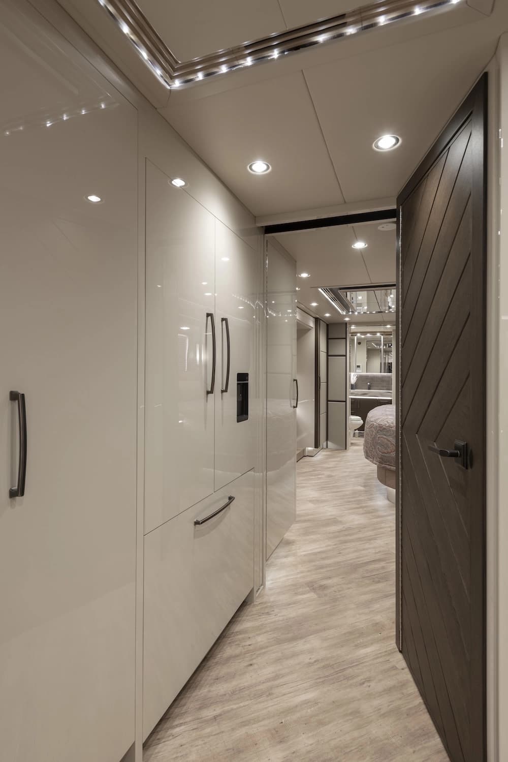 2023 Prevost Liberty Elegant Lady H3-45 Motorhome - Thumbnail 15 2023 Prevost Liberty Elegant Lady H3-45 Motorhome - Thumbnail 15