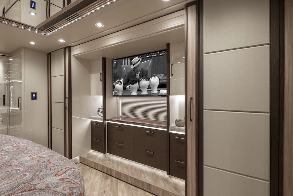 2023 Prevost Liberty Elegant Lady H3-45 Motorhome - Thumbnail 26 2023 Prevost Liberty Elegant Lady H3-45 Motorhome - Thumbnail 26