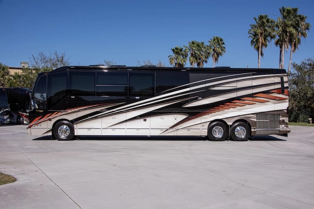 2023 Prevost Liberty Elegant Lady H3-45 Motorhome - Thumbnail 4 2023 Prevost Liberty Elegant Lady H3-45 Motorhome - Thumbnail 4