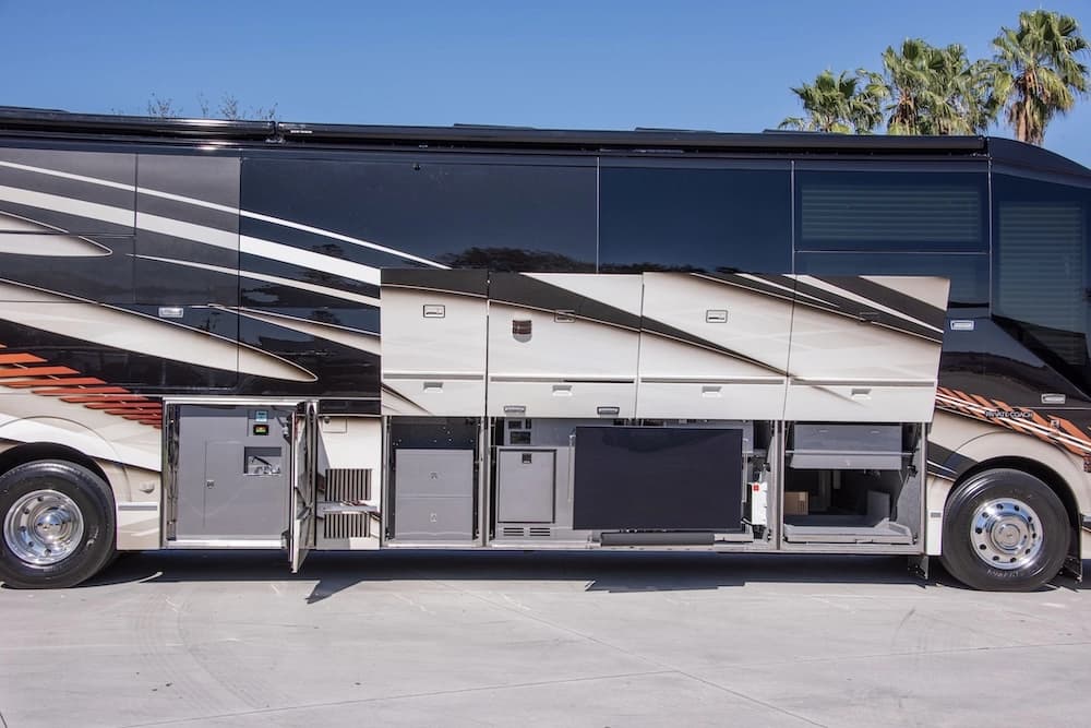 2023 Prevost Liberty Elegant Lady H3-45 Motorhome - Thumbnail 5 2023 Prevost Liberty Elegant Lady H3-45 Motorhome - Thumbnail 5