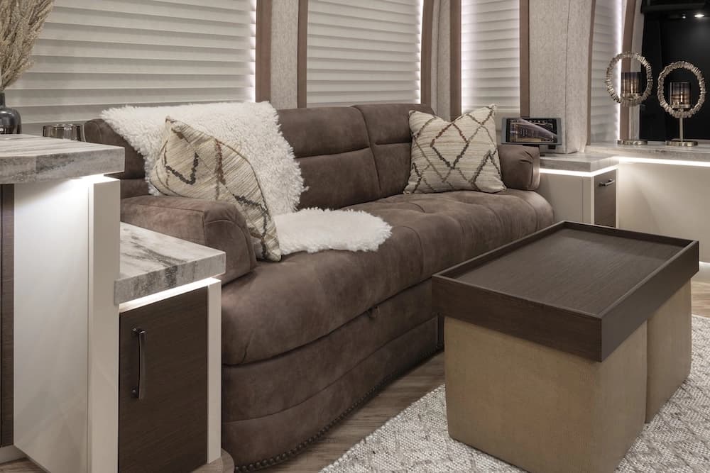 2023 Prevost Liberty Elegant Lady H3-45 Motorhome - Thumbnail 8 2023 Prevost Liberty Elegant Lady H3-45 Motorhome - Thumbnail 8