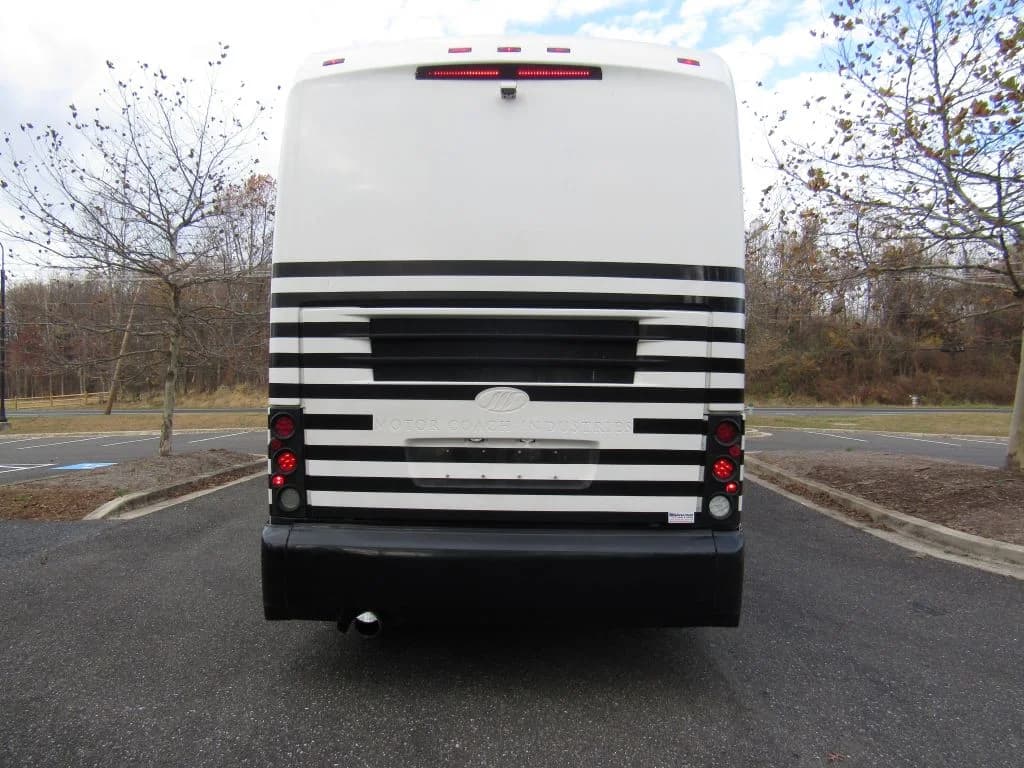 2005 MCI J4500 ADA - Thumbnail 15 2005 MCI J4500 ADA - Thumbnail 15