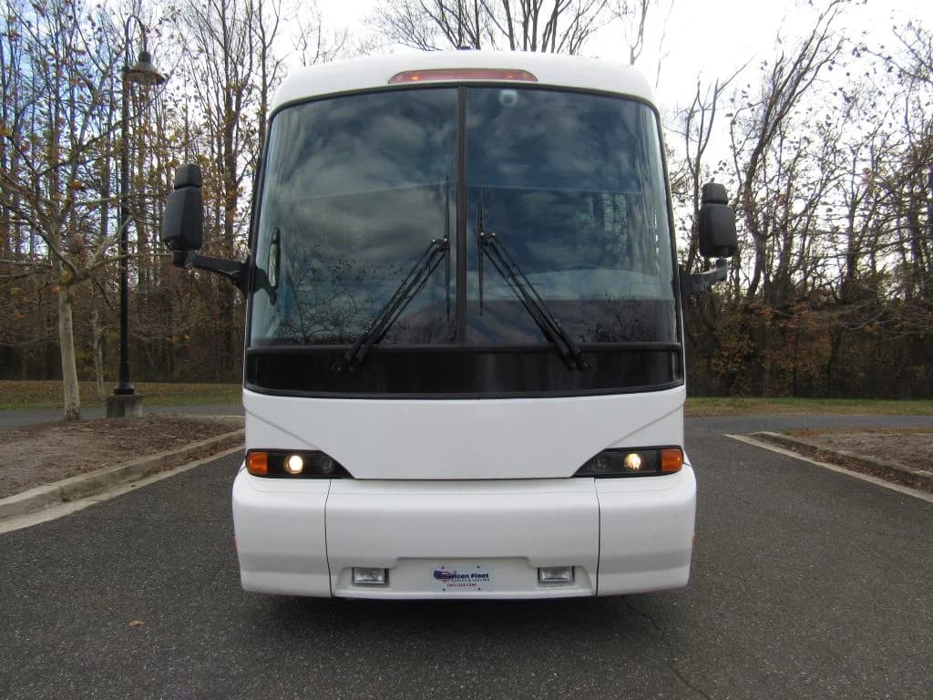 2005 MCI J4500 ADA - Thumbnail 18 2005 MCI J4500 ADA - Thumbnail 18