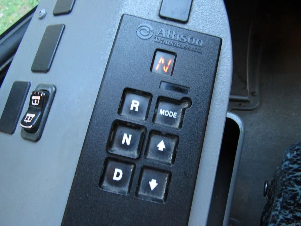 2005 MCI J4500 ADA - Thumbnail 6 2005 MCI J4500 ADA - Thumbnail 6