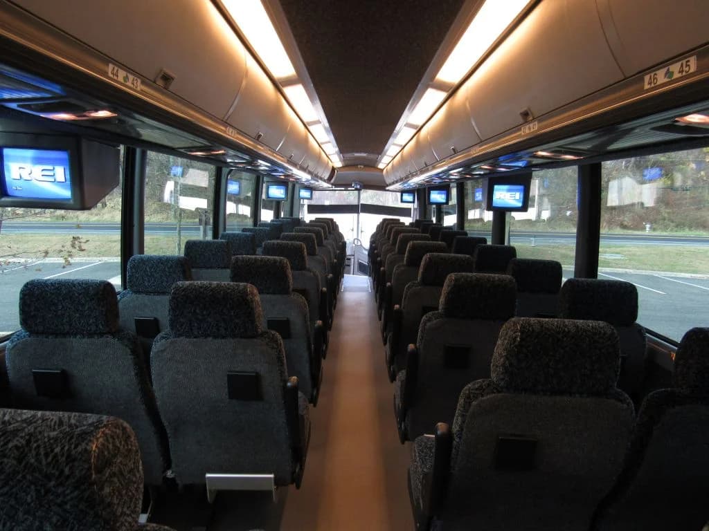 2005 MCI J4500 ADA - Thumbnail 9 2005 MCI J4500 ADA - Thumbnail 9