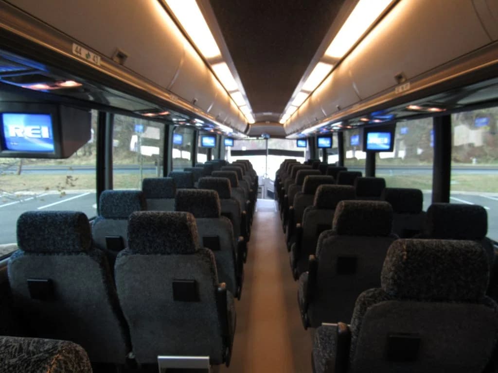 2005 MCI J4500 ADA - Thumbnail 8 2005 MCI J4500 ADA - Thumbnail 8