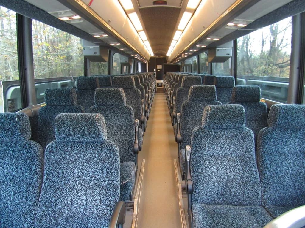 2005 MCI J4500 ADA - Thumbnail 7 2005 MCI J4500 ADA - Thumbnail 7