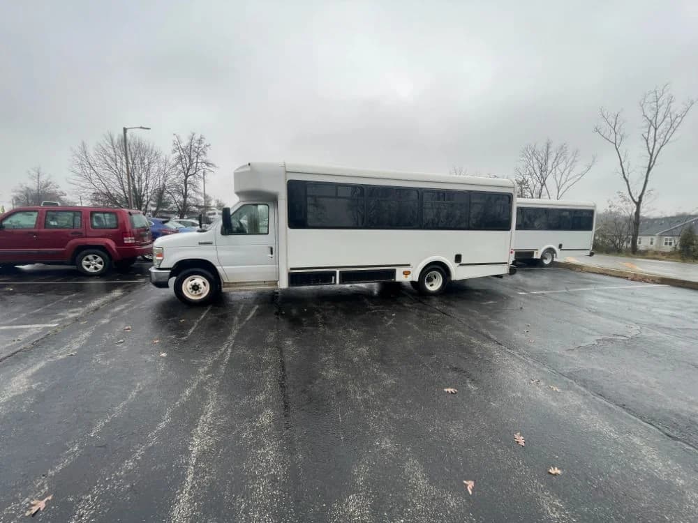 2013 Ford E450 - Thumbnail 2 2013 Ford E450 - Thumbnail 2