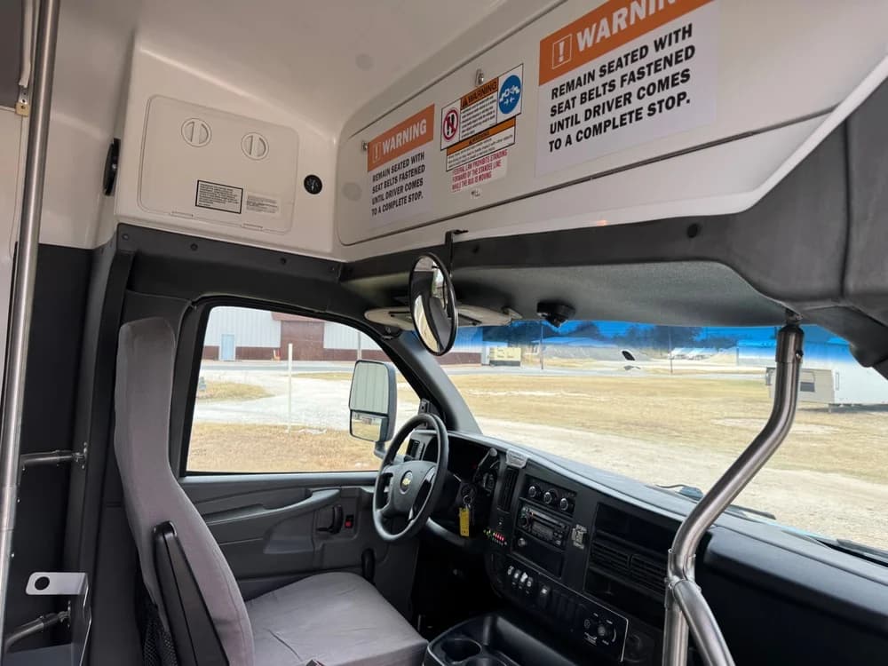 2014 Chevrolet 4500 Eldorado National 220 - Thumbnail 8 2014 Chevrolet 4500 Eldorado National 220 - Thumbnail 8