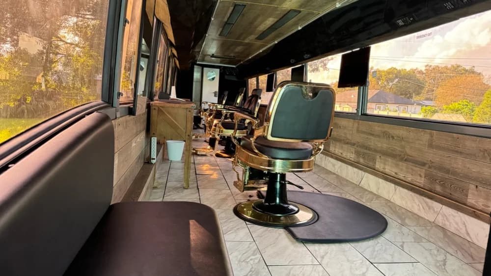 2001 VanHool Unsure - Thumbnail 3 2001 VanHool Unsure - Thumbnail 3