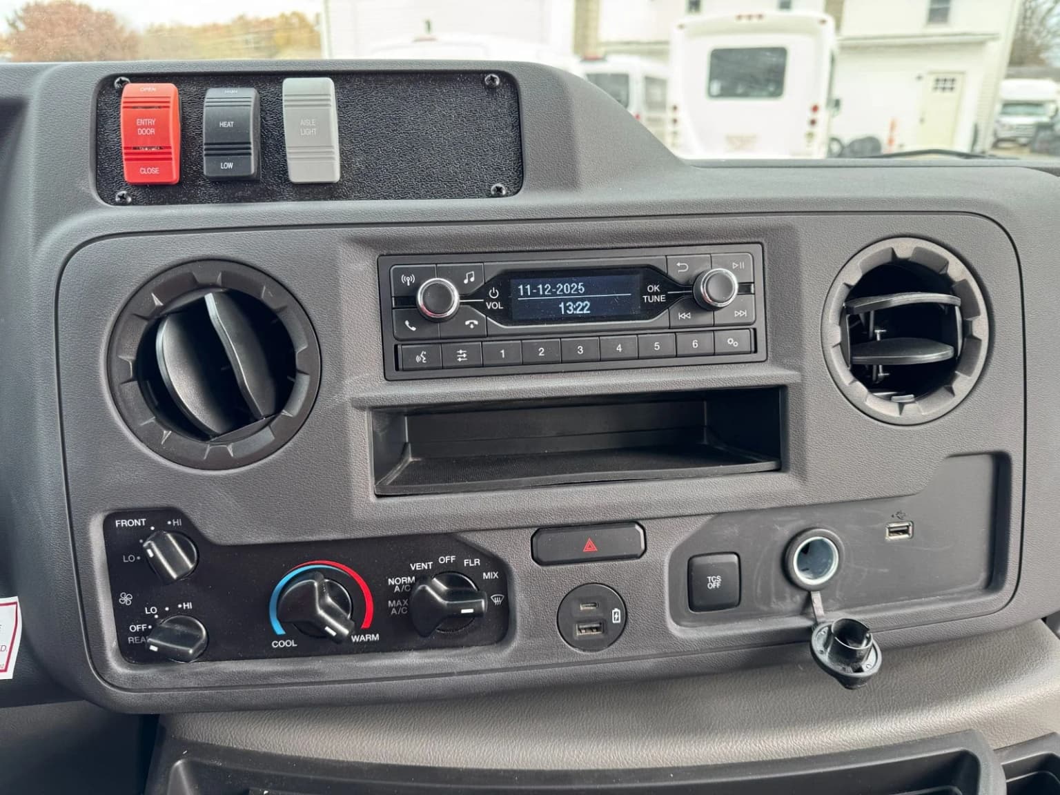 2025 Ford Diamond Coach Shuttle - Thumbnail 11 2025 Ford Diamond Coach Shuttle - Thumbnail 11