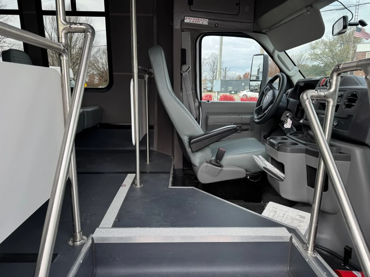 2025 Ford Diamond Coach Shuttle - Thumbnail 5 2025 Ford Diamond Coach Shuttle - Thumbnail 5