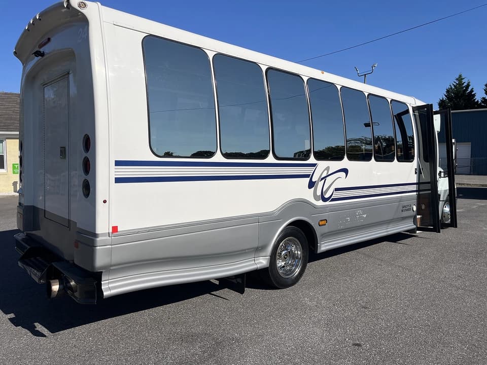 2014 International Turtle Top Shuttle Bus - Thumbnail 10 2014 International Turtle Top Shuttle Bus - Thumbnail 10