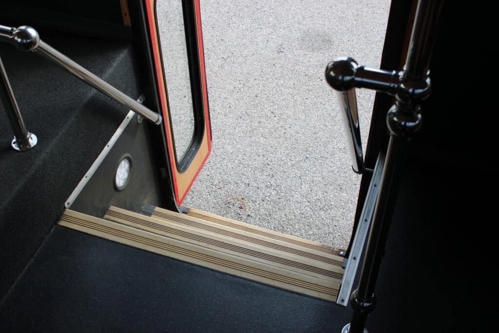 2011 Ford TR30 ADA Trolley Bus - Thumbnail 18 2011 Ford TR30 ADA Trolley Bus - Thumbnail 18