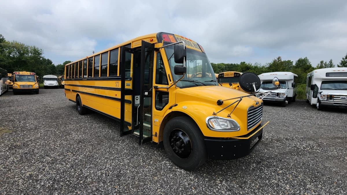 2017 Freightliner Thomas C2 72p - Thumbnail 2 2017 Freightliner Thomas C2 72p - Thumbnail 2