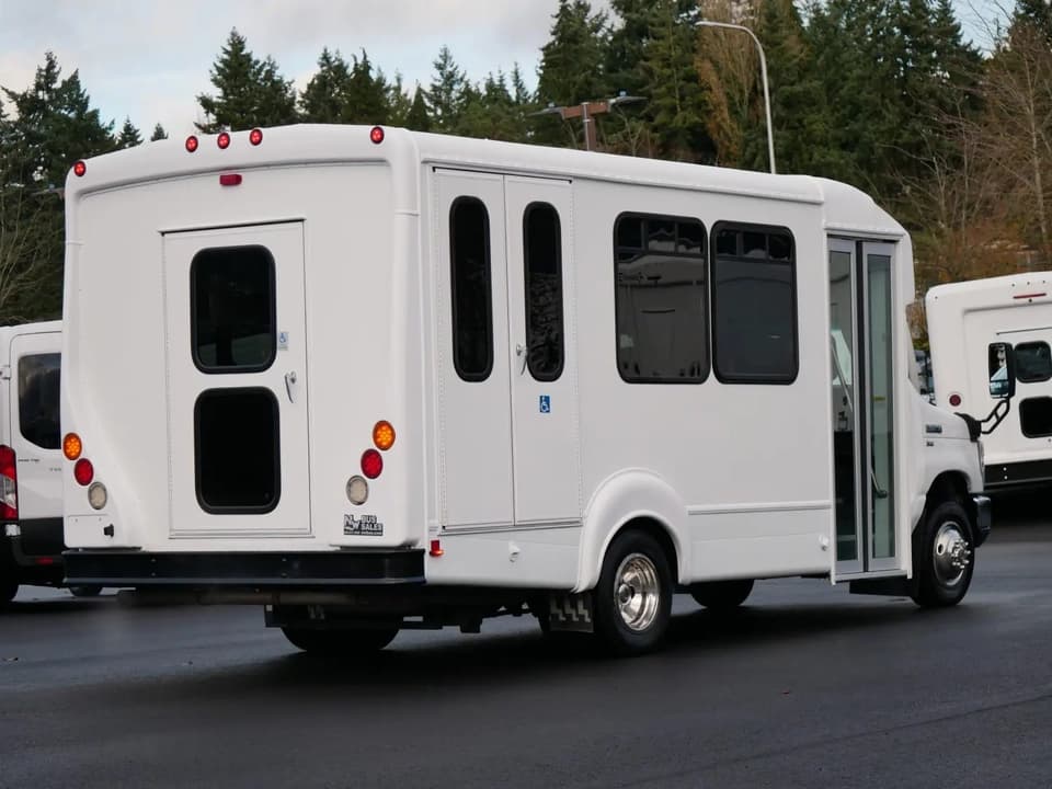 2015 Ford Goshen - Thumbnail 3 2015 Ford Goshen - Thumbnail 3