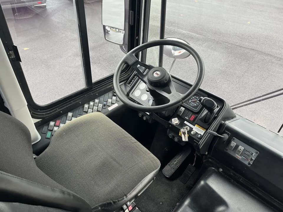 2006 Thomas Built Saf-T-Liner - Thumbnail 5 2006 Thomas Built Saf-T-Liner - Thumbnail 5