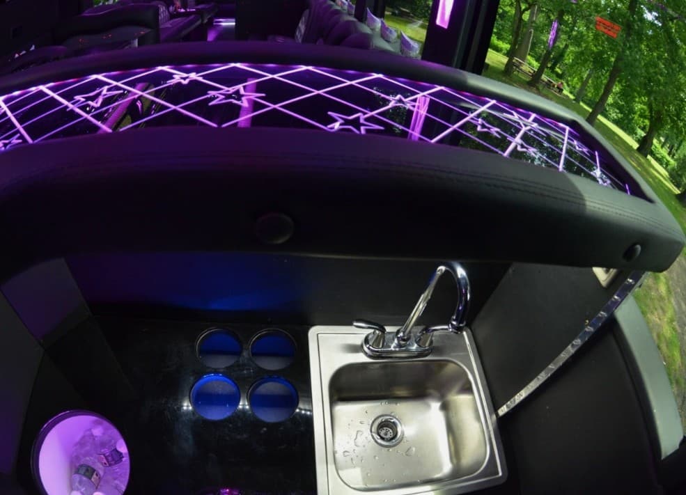 2017 Freightliner CT Coach Party Bus - Thumbnail 7 2017 Freightliner CT Coach Party Bus - Thumbnail 7