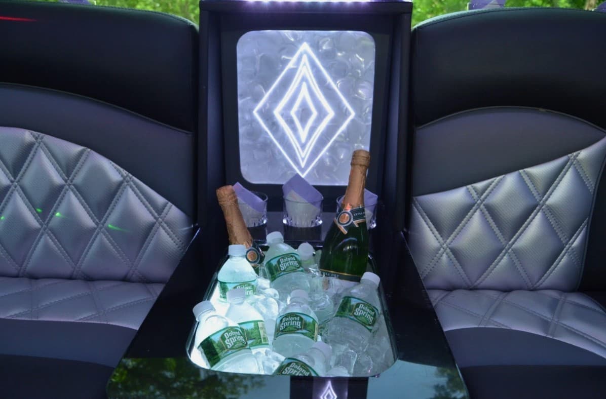 2017 Freightliner CT Coach Party Bus - Thumbnail 6 2017 Freightliner CT Coach Party Bus - Thumbnail 6