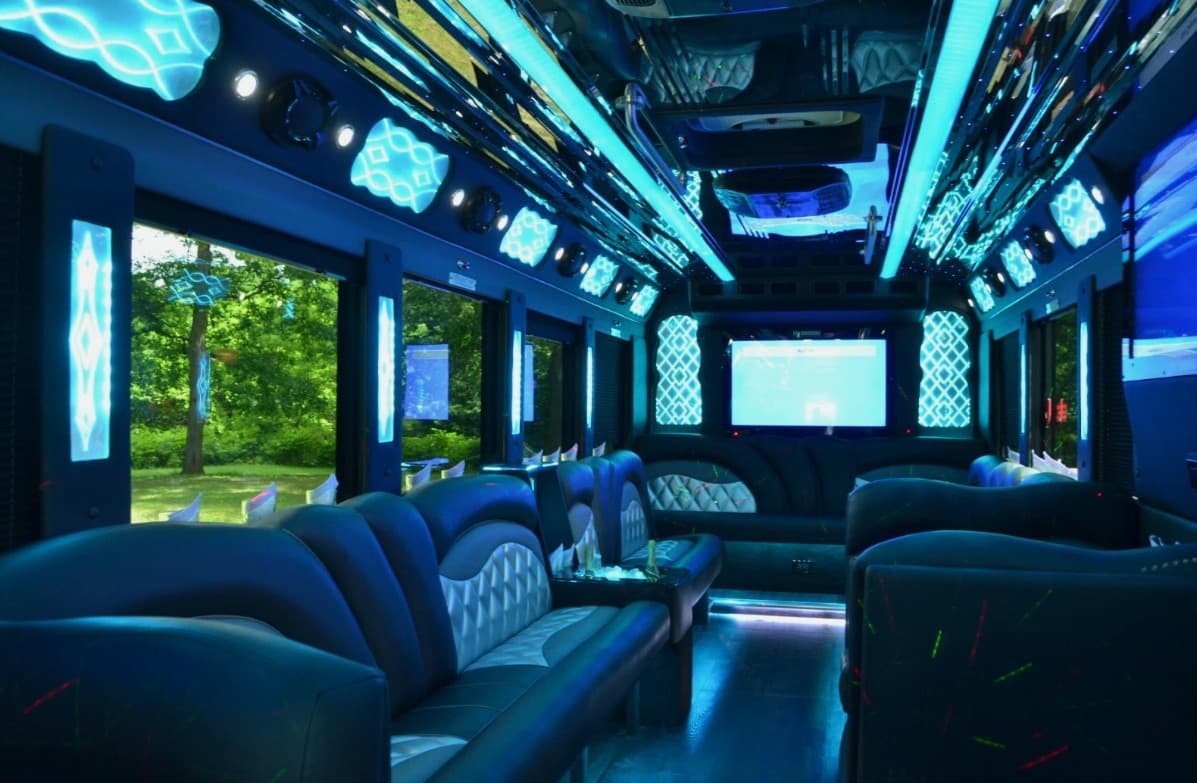 2017 Freightliner CT Coach Party Bus - Thumbnail 5 2017 Freightliner CT Coach Party Bus - Thumbnail 5