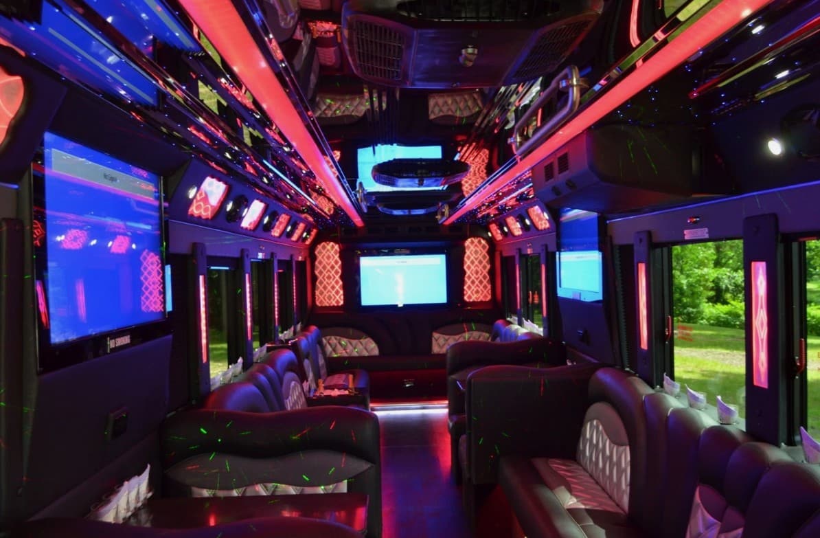 2017 Freightliner CT Coach Party Bus - Thumbnail 8 2017 Freightliner CT Coach Party Bus - Thumbnail 8