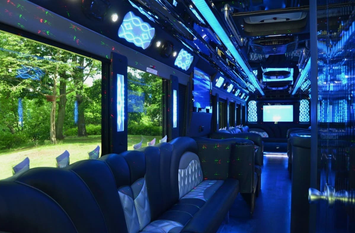 2017 Freightliner CT Coach Party Bus - Thumbnail 4 2017 Freightliner CT Coach Party Bus - Thumbnail 4
