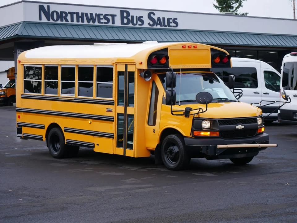 2015 Chevrolet Thomas bus 2015 Chevrolet Thomas bus