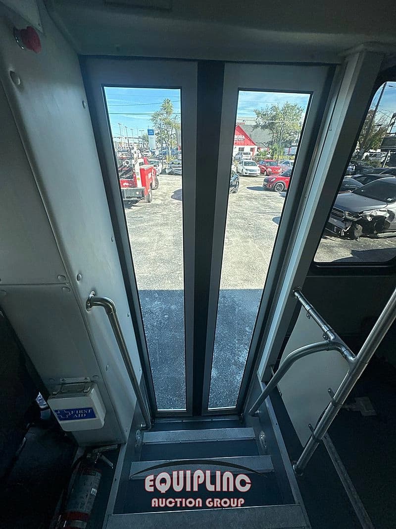 2015 International MAXXFORCE Shuttle Bus - Thumbnail 22 2015 International MAXXFORCE Shuttle Bus - Thumbnail 22