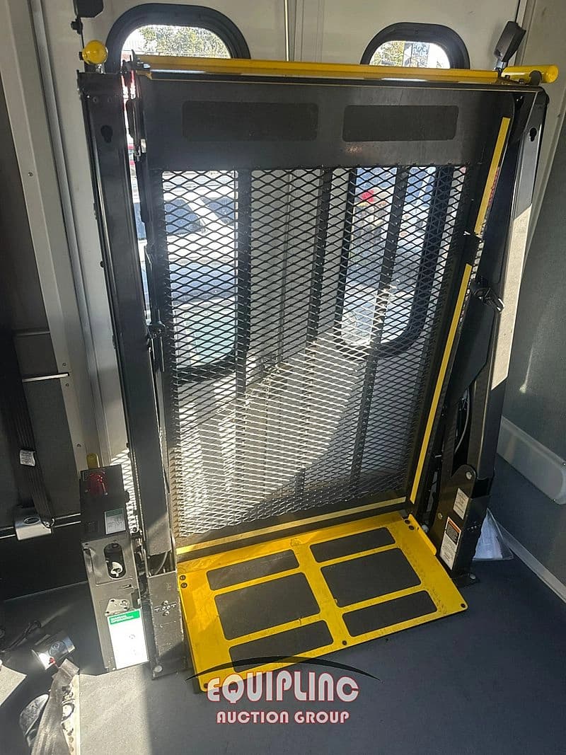 2015 International MAXXFORCE Shuttle Bus - Thumbnail 25 2015 International MAXXFORCE Shuttle Bus - Thumbnail 25