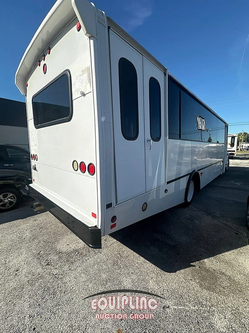 2015 International MAXXFORCE Shuttle Bus - Thumbnail 4 2015 International MAXXFORCE Shuttle Bus - Thumbnail 4