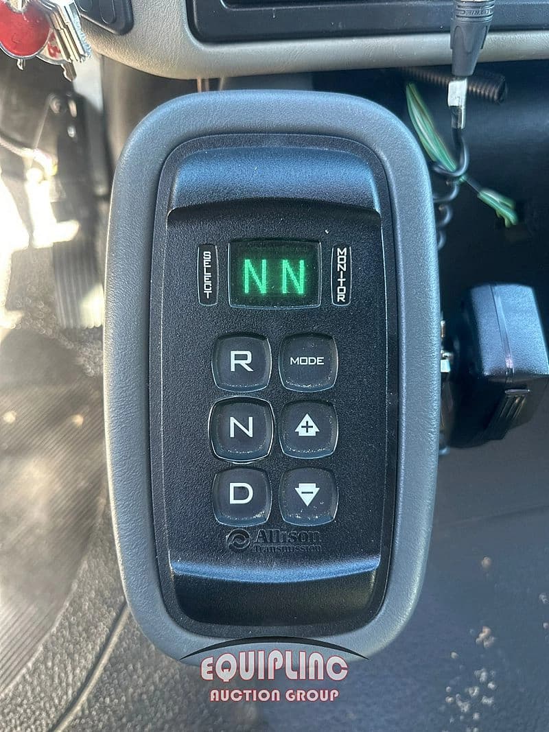 2015 International MAXXFORCE Shuttle Bus - Thumbnail 39 2015 International MAXXFORCE Shuttle Bus - Thumbnail 39