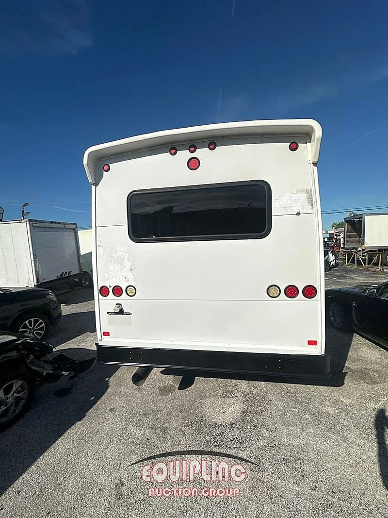 2015 International MAXXFORCE Shuttle Bus - Thumbnail 5 2015 International MAXXFORCE Shuttle Bus - Thumbnail 5