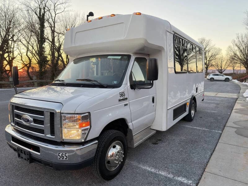 2015 Ford E-350 bus 2015 Ford E-350 bus