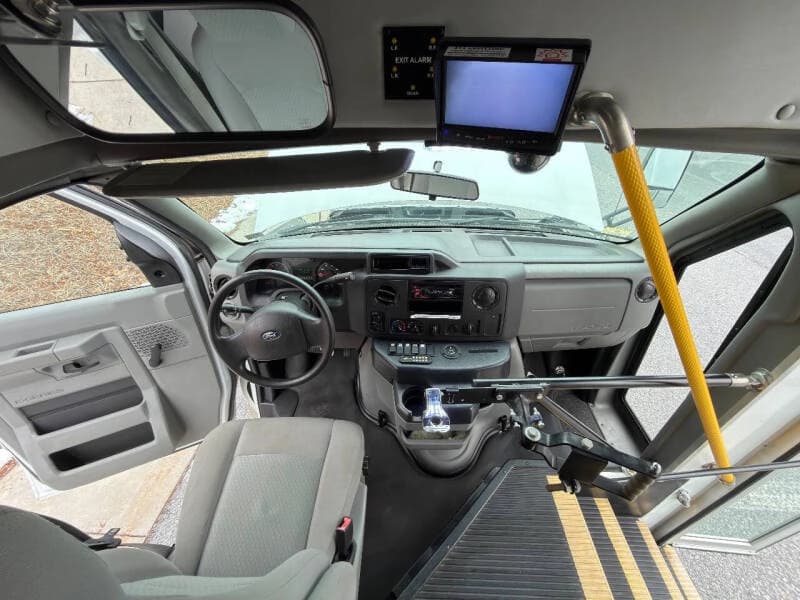 2014 Ford E450 - Thumbnail 18 2014 Ford E450 - Thumbnail 18