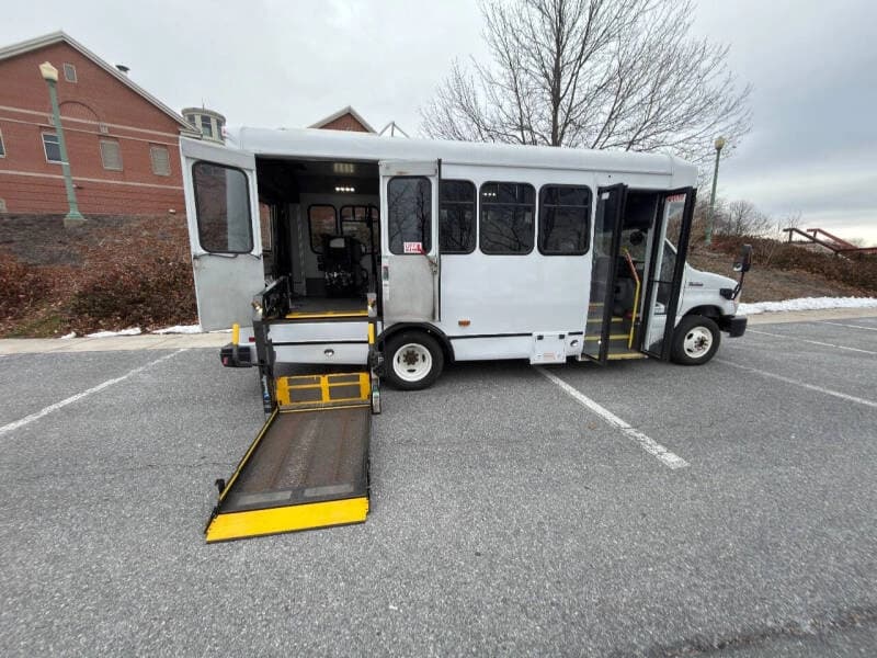 2018 Ford E-350 - Thumbnail 16 2018 Ford E-350 - Thumbnail 16