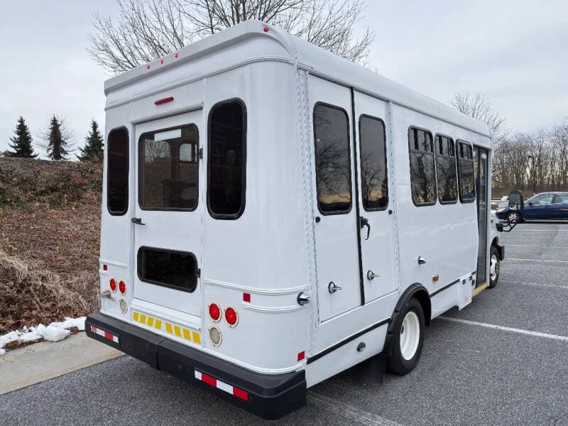 2018 Ford E-350 - Thumbnail 3 2018 Ford E-350 - Thumbnail 3