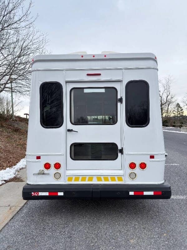 2018 Ford E-350 - Thumbnail 5 2018 Ford E-350 - Thumbnail 5